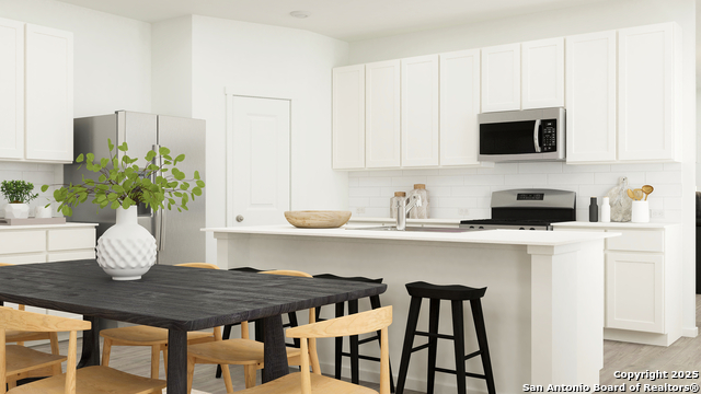 Image 5 of 32 For 6922 Flores Rd