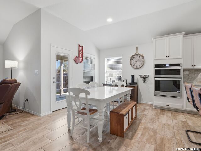 Listing photo id 11 for 642 Rusty Gate Way