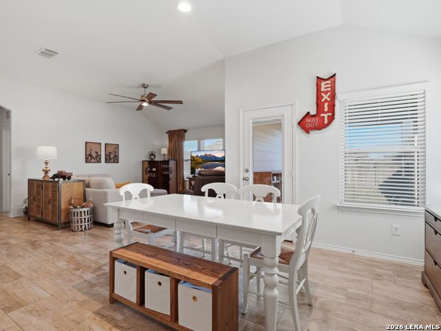 Listing photo id 12 for 642 Rusty Gate Way