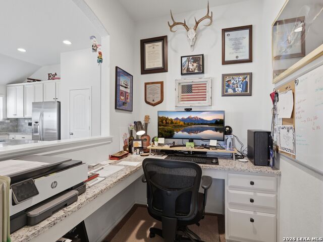 Listing photo id 16 for 642 Rusty Gate Way