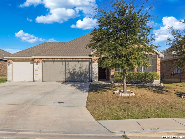 Listing photo id 0 for 642 Rusty Gate Way