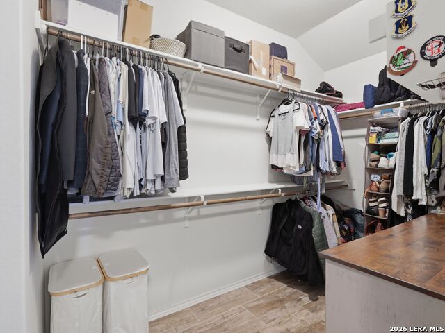 Listing photo id 23 for 642 Rusty Gate Way