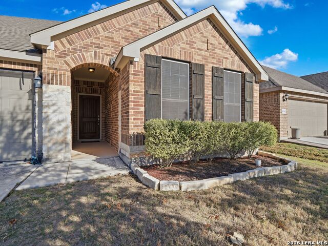 Listing photo id 1 for 642 Rusty Gate Way