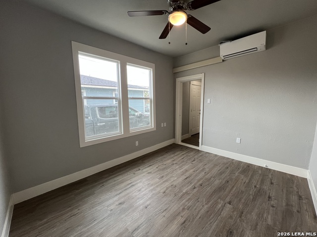 Image 5 of 9 For 107 Stanley Ct  4