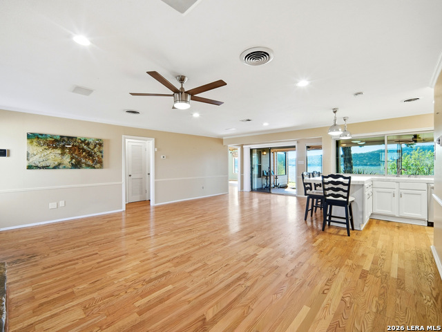 Image 10 of 47 For 159 Thornton