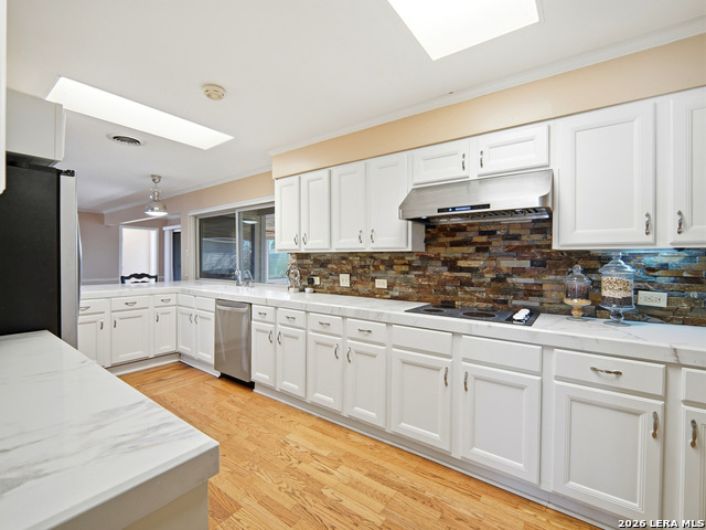 Image 11 of 47 For 159 Thornton