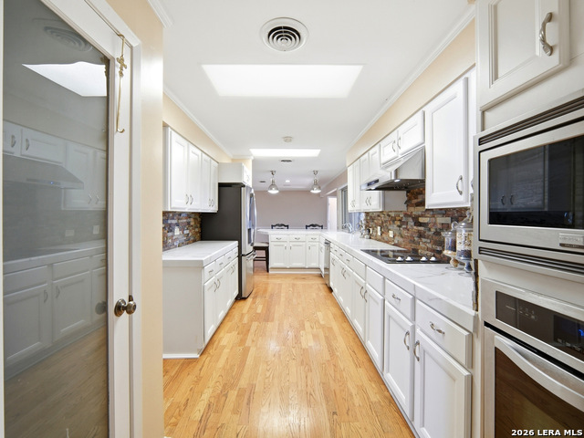 Image 12 of 47 For 159 Thornton