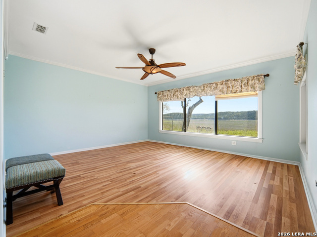 Image 17 of 47 For 159 Thornton