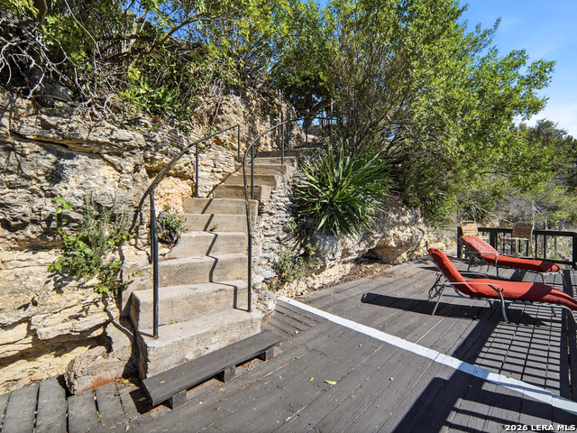 Image 33 of 47 For 159 Thornton