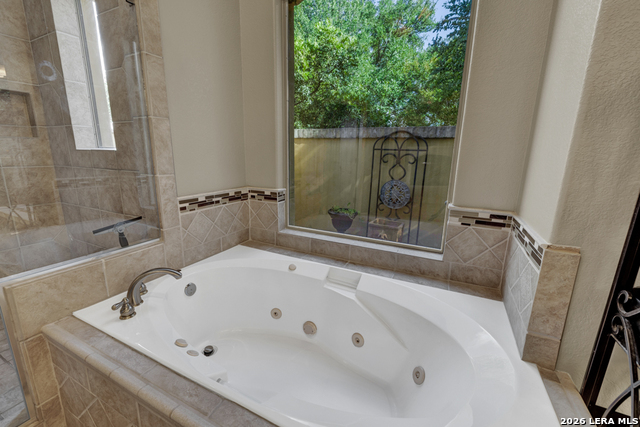 Image 29 of 50 For 9752 Trophy Oaks