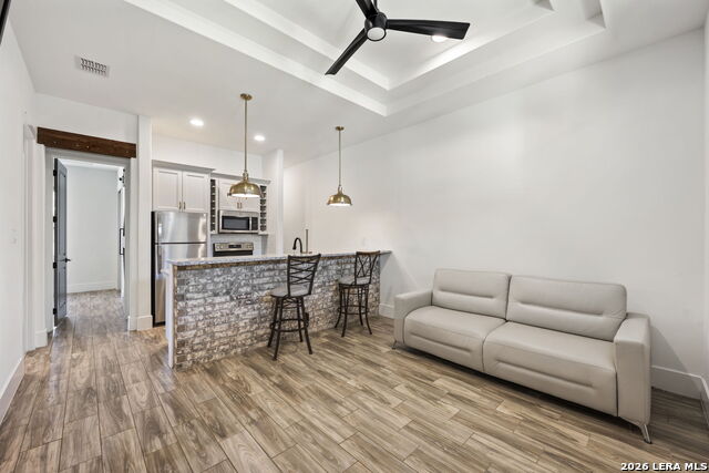 Image 21 of 48 For 979 Belle Oaks