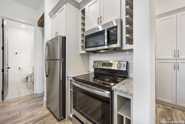 Image 22 of 48 For 979 Belle Oaks