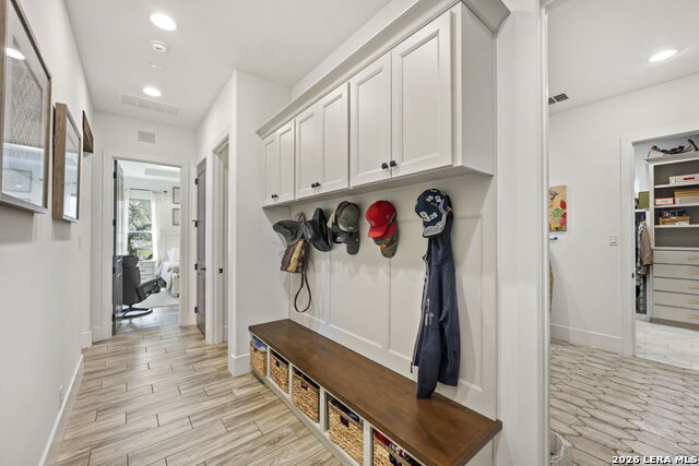 Image 24 of 48 For 979 Belle Oaks