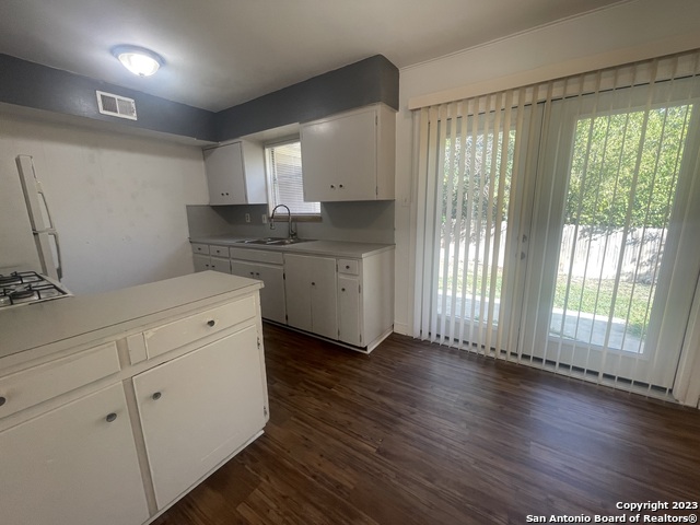 Image 2 of 10 For 4512 Slayden Dr