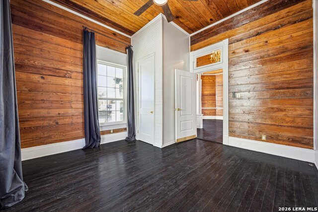 Listing photo id 4 for 417 Warren  