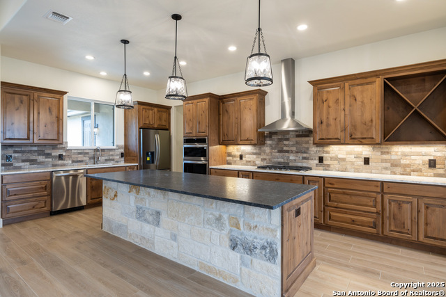 Image 13 of 33 For 811 Horseshoe Falls