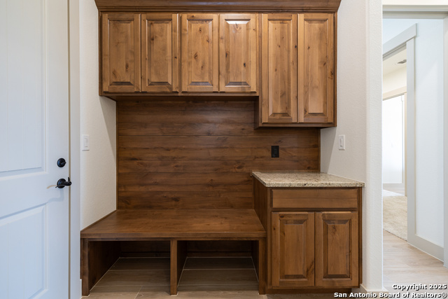 Image 18 of 33 For 811 Horseshoe Falls