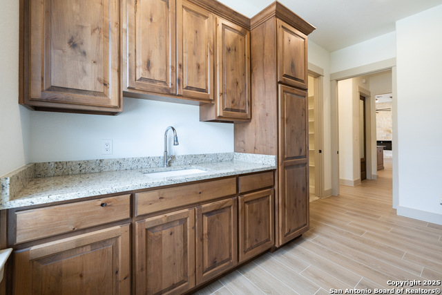 Image 19 of 33 For 811 Horseshoe Falls