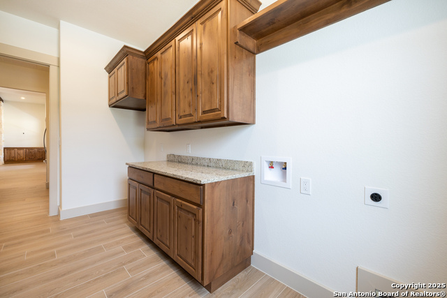 Image 20 of 33 For 811 Horseshoe Falls