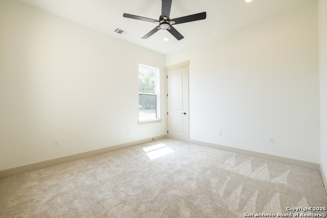 Image 23 of 33 For 811 Horseshoe Falls