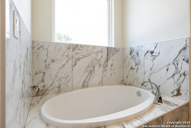 Image 24 of 33 For 811 Horseshoe Falls