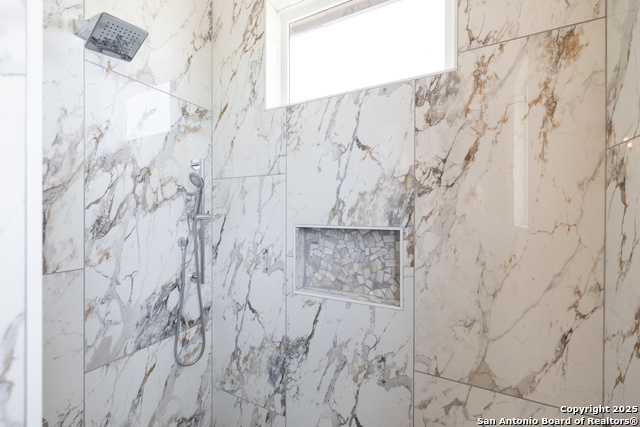 Image 25 of 33 For 811 Horseshoe Falls