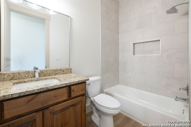 Image 26 of 33 For 811 Horseshoe Falls