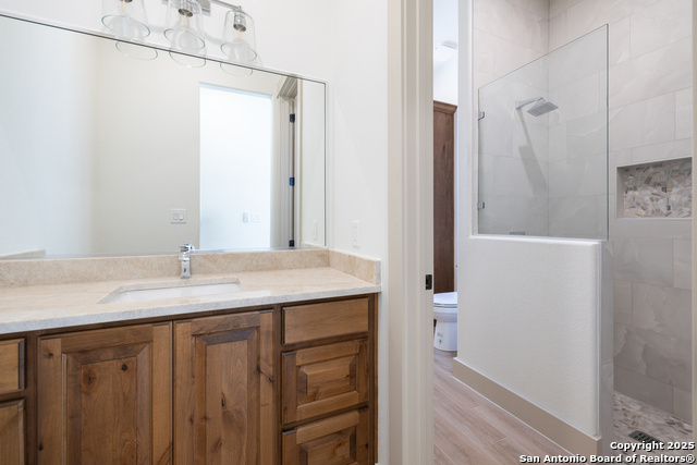 Image 27 of 33 For 811 Horseshoe Falls