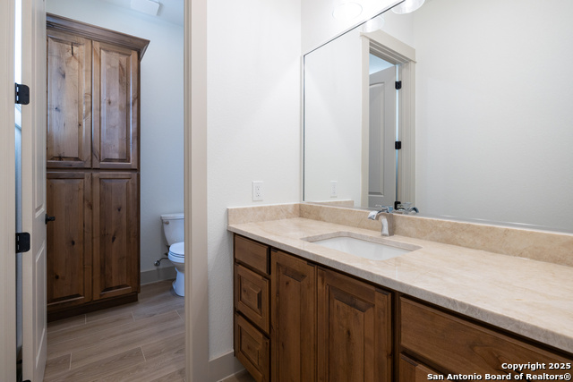 Image 28 of 33 For 811 Horseshoe Falls