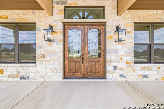 Image 9 of 33 For 811 Horseshoe Falls