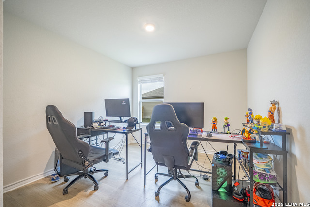 Image 12 of 18 For 14638 Pearl Flats