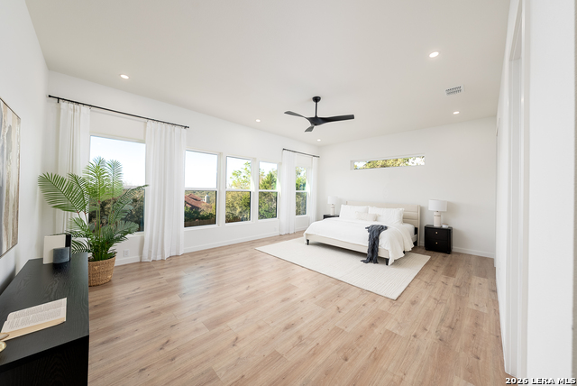 Image 18 of 46 For 707 Lone Cir