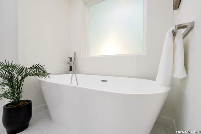 Image 22 of 46 For 707 Lone Cir