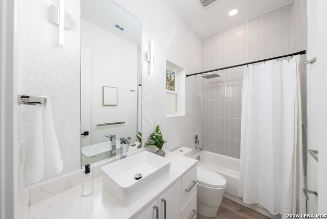 Image 32 of 46 For 707 Lone Cir