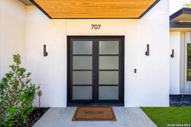 Image 4 of 46 For 707 Lone Cir