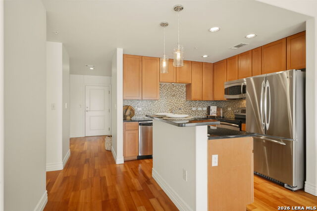 Image 13 of 48 For 215 Center N 804