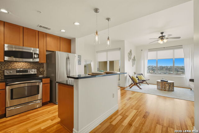 Image 15 of 48 For 215 Center N 804