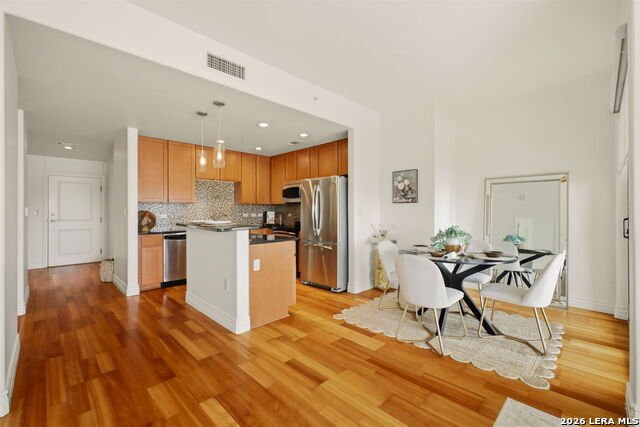 Image 16 of 48 For 215 Center N 804