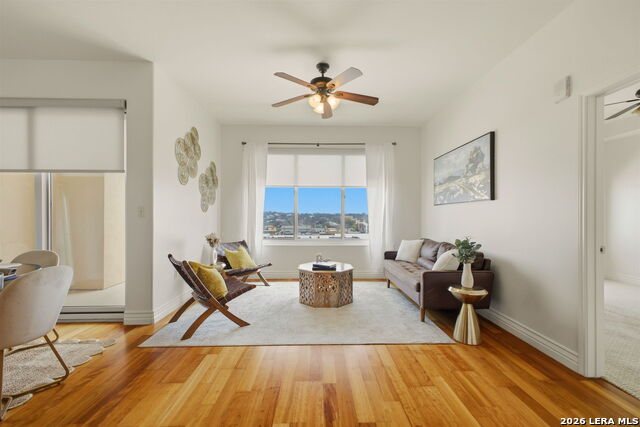 Image 19 of 48 For 215 Center N 804