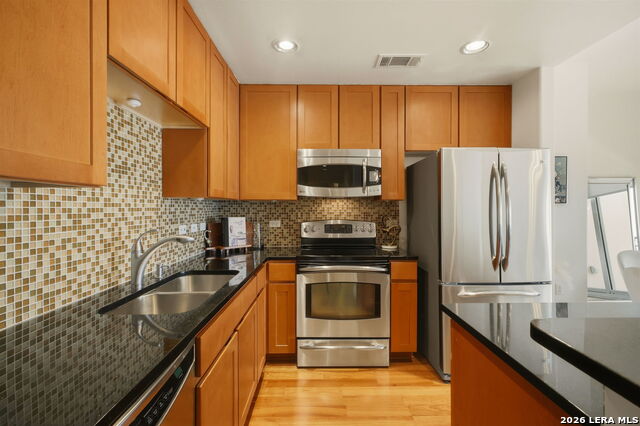 Image 21 of 48 For 215 Center N 804