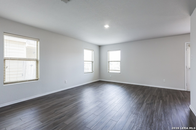 Listing photo id 9 for 5523 Degan Way