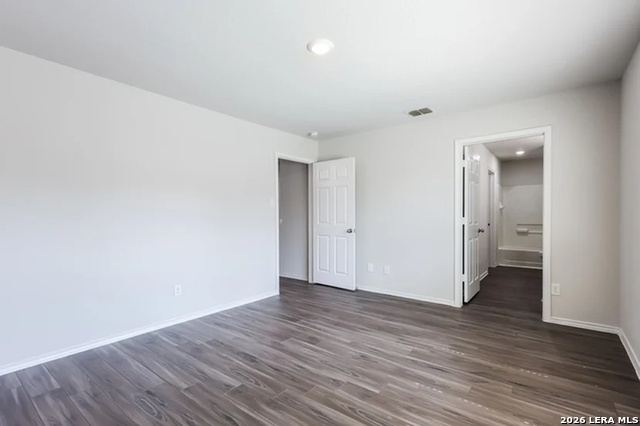 Listing photo id 10 for 5523 Degan Way