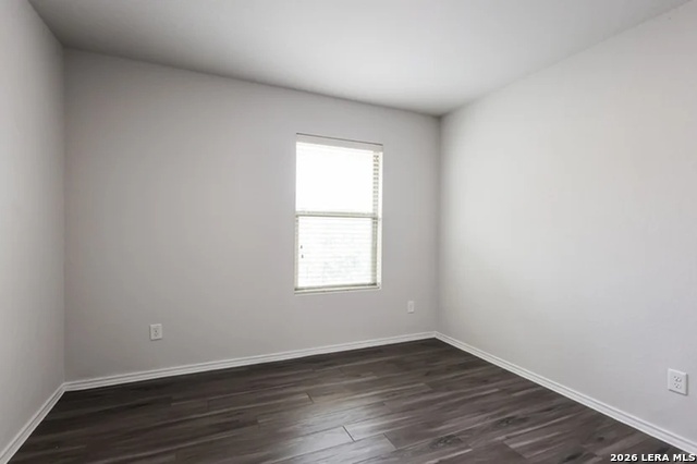 Listing photo id 11 for 5523 Degan Way