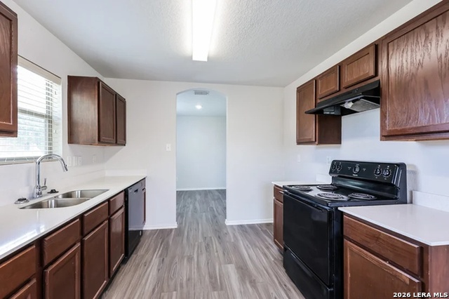 Listing photo id 3 for 5523 Degan Way