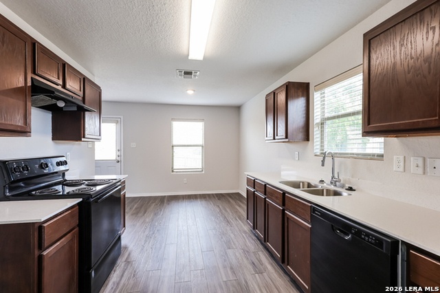 Listing photo id 4 for 5523 Degan Way