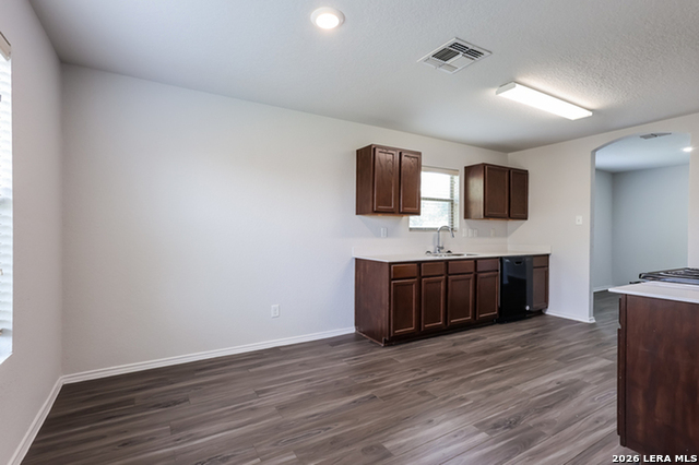 Listing photo id 5 for 5523 Degan Way