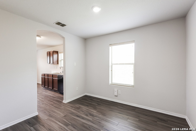 Listing photo id 6 for 5523 Degan Way