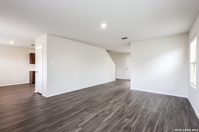 Listing photo id 7 for 5523 Degan Way