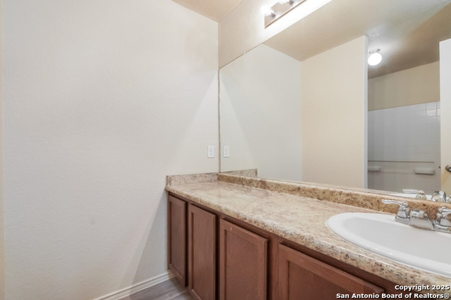 Listing photo id 9 for 2727 Majestic