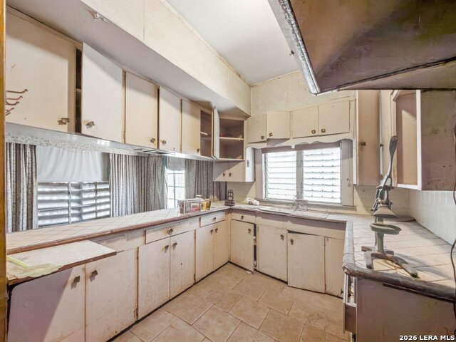 Image 11 of 29 For 2922 Buena Vista St